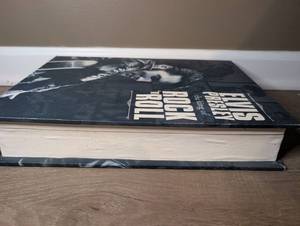 lot 2800 image: Large Elvis Presley Fake Book Storage Box
