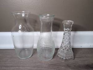 lot 3501 image: Medium Glass Vases - Set of 3