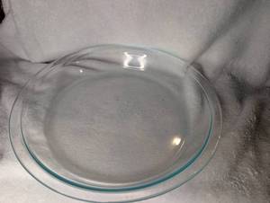 lot 3509 image: Pyrex Glass Pie Plate 9 inch