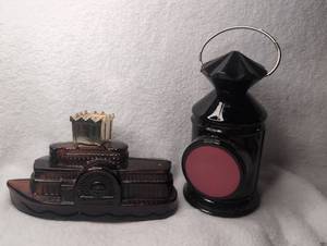 lot 4606 image: Avon Captains Lantern 1864 Oland After Shave 1 fl oz Side Wheeler River Steamboat