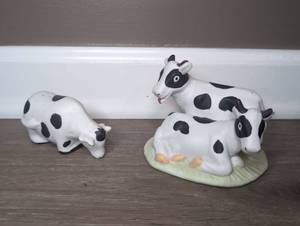 lot 5001 image: Ceramic Cow Figurine  Salt Shaker - 2 ct lot