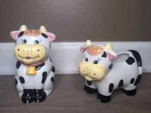 lot 5002 image: Cow-Shaped Bathroom Ceramic Figurines Set of 2