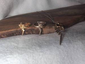 lot 5905 image: 3-Piece Jewelry Lot 2 Rings and Pendant Necklace&nbsp