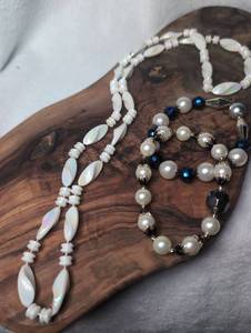 lot 6009 image: Beaded Jewelry Lot1 Long Vintage Necklace  2 Pearl Blue Accent Bracelets