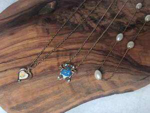 lot 6010 image: Lot of 3 Short ChainKids Pendant Necklaces with Pearl Accents and Charms
