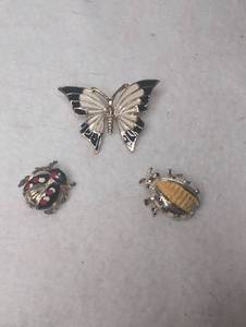 lot 6304 image: 3-Piece Enamel Insect Brooches Butterfly &amp Beetles