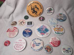 lot 6503 image: Lot of 20 Vintage Pinback Buttons Kansas City Zoo Worlds of Fun 1980s-1990s