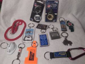 lot 6505 image: Lot of 15 Assorted Keychains NFL Sports Music Tourism