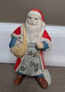 lot 7013 image: Vintage Santa Claus Figurine Made in China
