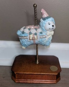 lot 2014 image: Carousel Horse Figurine Music Box&nbsp