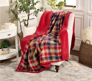 lot 1519 image: $50 Home Reflections 60x 80 Plush Throw with Sherpa Bag