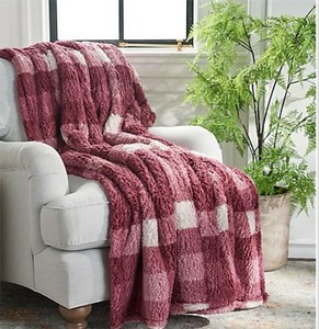 lot 1537 image: GREY Berkshire 60   70Buffalo Plaid Double-Sided