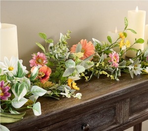 lot 1570 image: 4 Everythings Coming Up Daisies Garland by Valerie