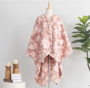 lot 1580 image: Berkshire Botanical Vine Sherpa Wearable Throw