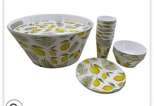 lot 1590 image: PATRIOTIC Temp-tations Seasonal 19-Piece Melamine Party Set no large bowl