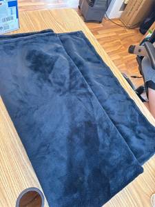 lot 1596 image: Warmwell Heat-Sustaining 60x70 Plush Throw