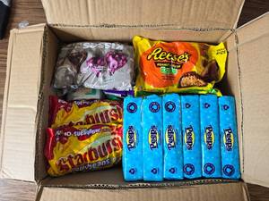 lot 1630 image: Lot of Candy