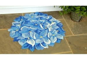 lot 1736 image: Plow & Hearth Floral Shaped Throw Rug, Blue