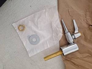 lot 19028 image: Chicago Faucets LGB1-11B-10 Turret Fitting