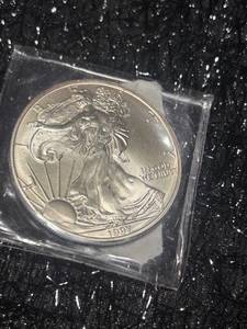 lot 6 image: United States American Eagle One Dollar Silver Coin 1997