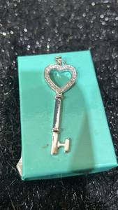 lot 28 image: Sterling silver Heart-Shaped Decorative Key Pendant with Crystal Details