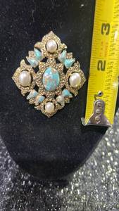 lot 86 image: Sarah Coventry Brooch with Pearl and Turquoise Stone Accents