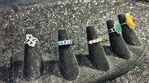 lot 107 image: Lot of 7 Fashion Rings with Gemstone Settings