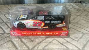 lot 5 image: Racing Champions NASCAR Collectors Series #22 124 Scale Die-Cast 2003