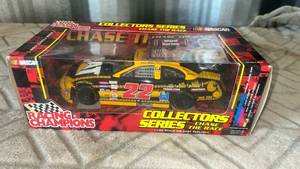 lot 6 image: Racing Champions Collectors Series NASCAR Chase The Race #22 Ward Burton 124 Die Cast