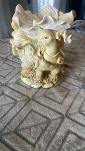 lot 14 image: Decorative Fish Figurine with Ruffled Fins and Shell Base