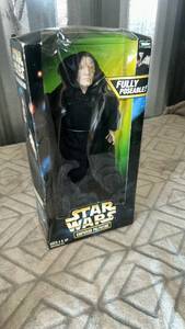 lot 29 image: 1998 Star Wars Emperor Palpatine Fully Poseable Action Figure