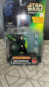 lot 34 image: Star Wars The Power of the Force Luke Skywalker Electronic Power FX Action Figure 1997