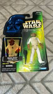 lot 39 image: Star Wars Admiral Ackbar Action Figure with Commlink Wrist Blaster 1997