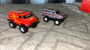 lot 75 image: Stomper 2-Piece Monster Truck Set  SUV