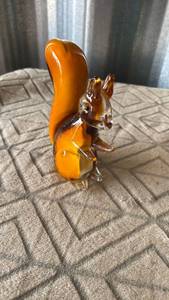 lot 105 image: Amber Glass Squirrel Figurine