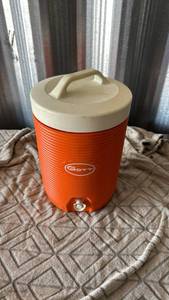 lot 119 image: 2 gal Gott Beverage Cooler Orange with Cream Lid Handle