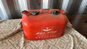 lot 122 image: Sea King Gasoline Fuel Tank Red