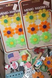 lot 3287 image: NIP Vintage Magnets and More
