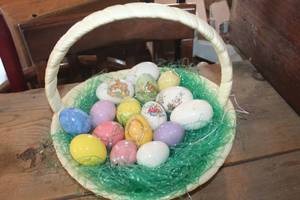lot 3322 image: Ceramic Easter Basket with Eggs