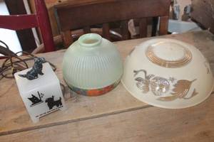lot 3336 image: Vintage Light untested & Light Glass Shades