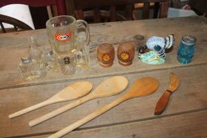 lot 3355 image: Vintage A&W Mug, S&P Shakers & More