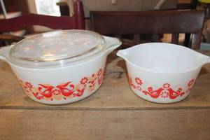 lot 3356 image: Vintage Friendship Pyrex Casserole Dishes