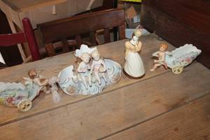lot 3360 image: Vintage Planters and More