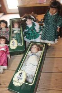 lot 3375 image: Vintage Dolls