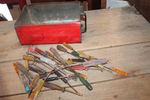 lot 3382 image: Small Screwdrivers and More