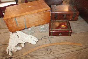 lot 3389 image: Vintage Wood Jewelry Boxes and More