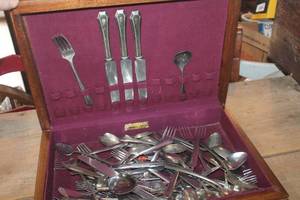 lot 3399 image: Vintage Misc. Silverware in Wood Box