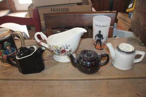 lot 3401 image: Vintage Teapots and More