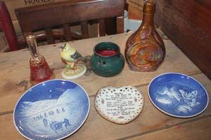 lot 3402 image: Vintage Home Dcor Plates and More