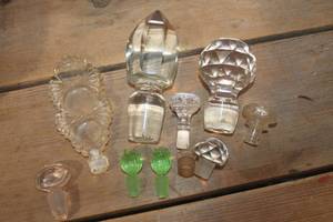 lot 3403 image: Vintage Glass Bottle Stoppers